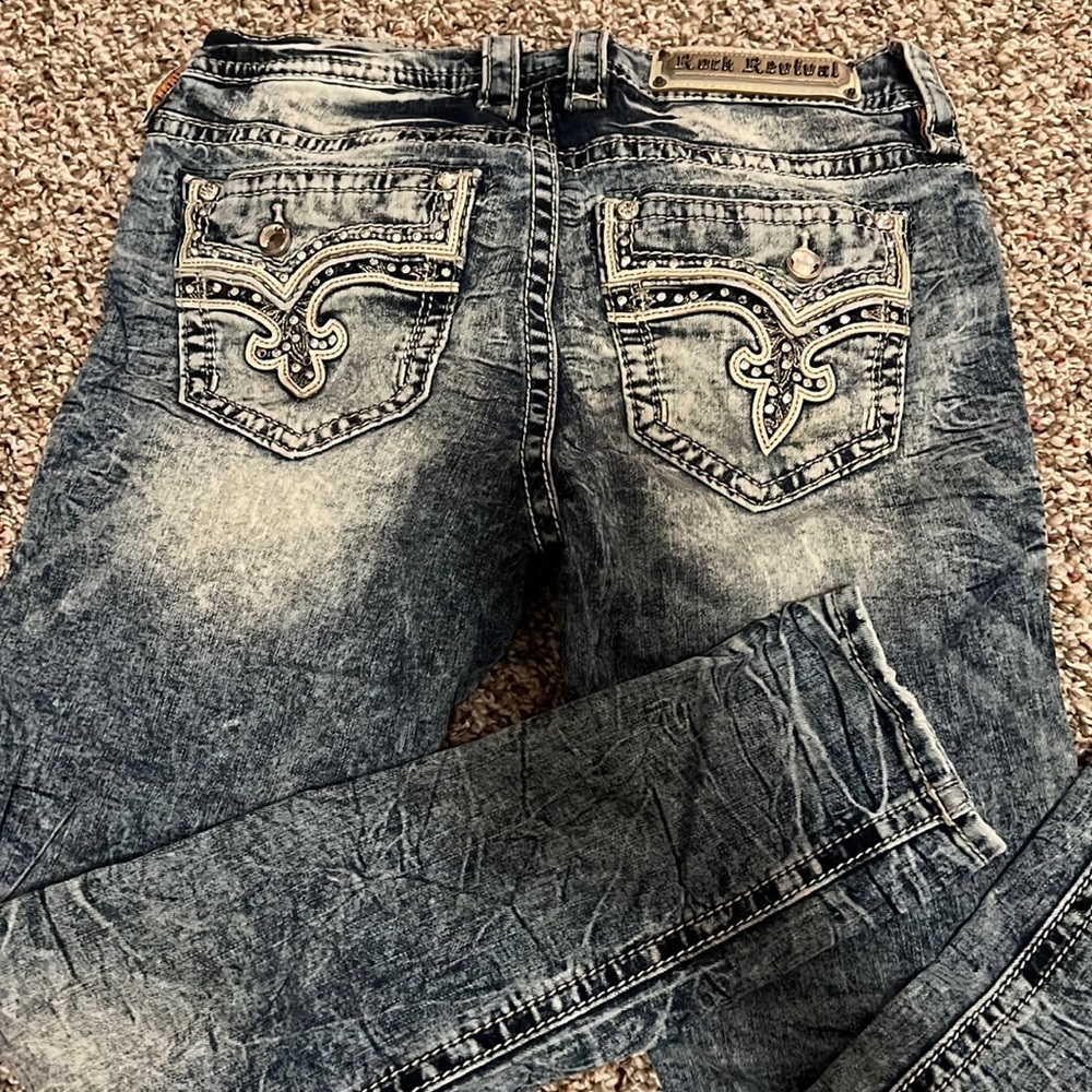 Super cute rock revival skinny jeans!! (Sz:28)